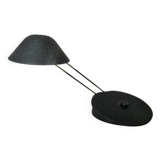 Lampe années 80, style Memphis, métal chromé et peinture noire granitée