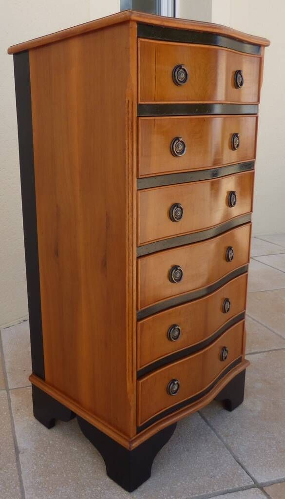 Louis XVI style chest of drawers in wood and cherry veneer.