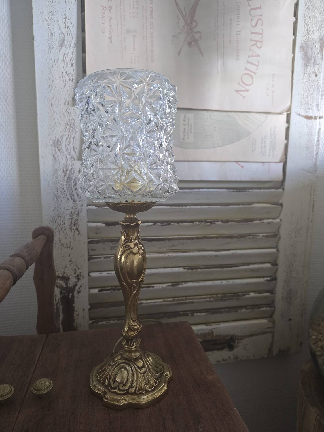 Vintage table lamp with a bronze base and moulded glass globe.