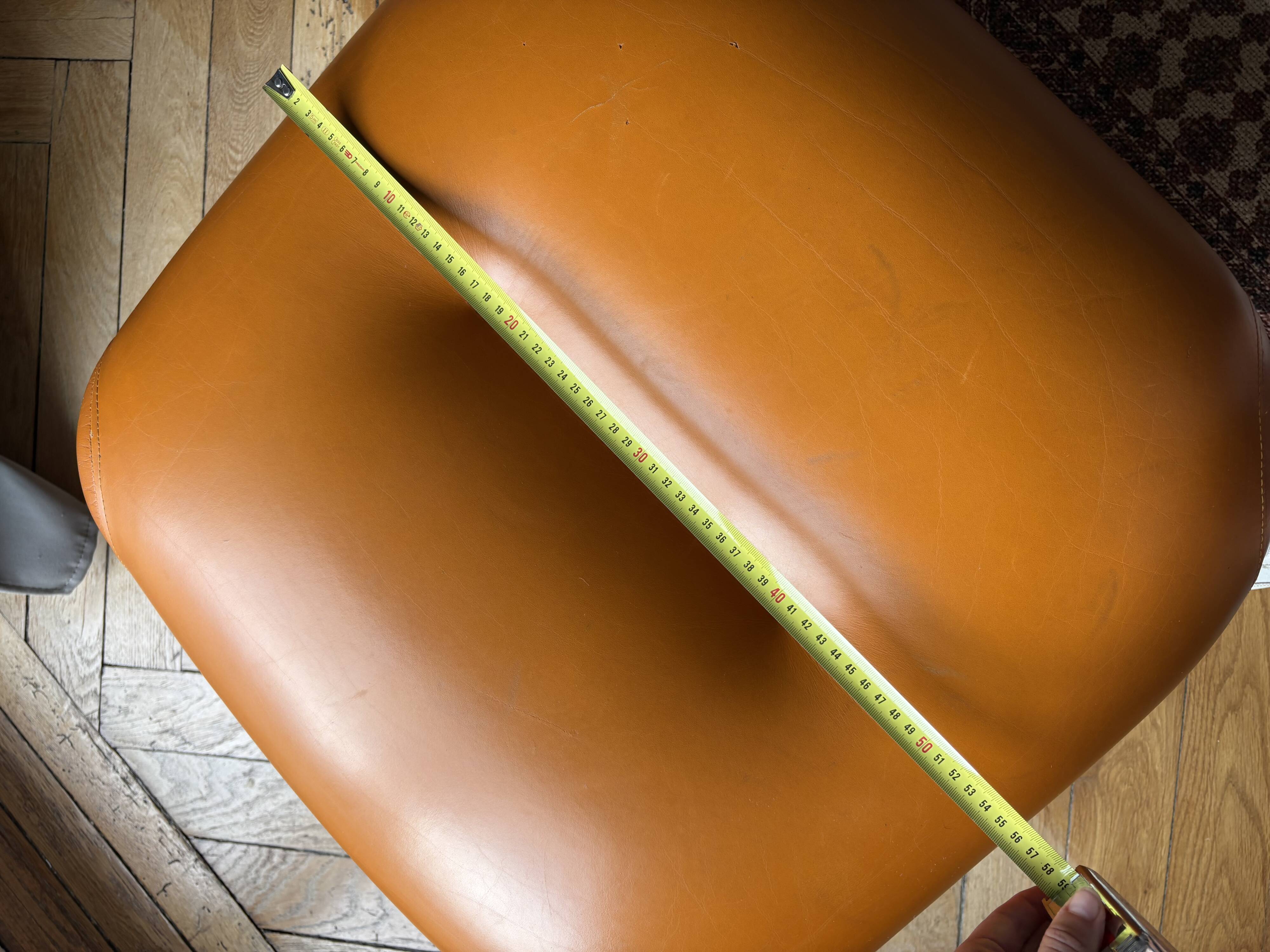 Pouf / Ottoman vintage cognac leather – 60s/70s modernist style
