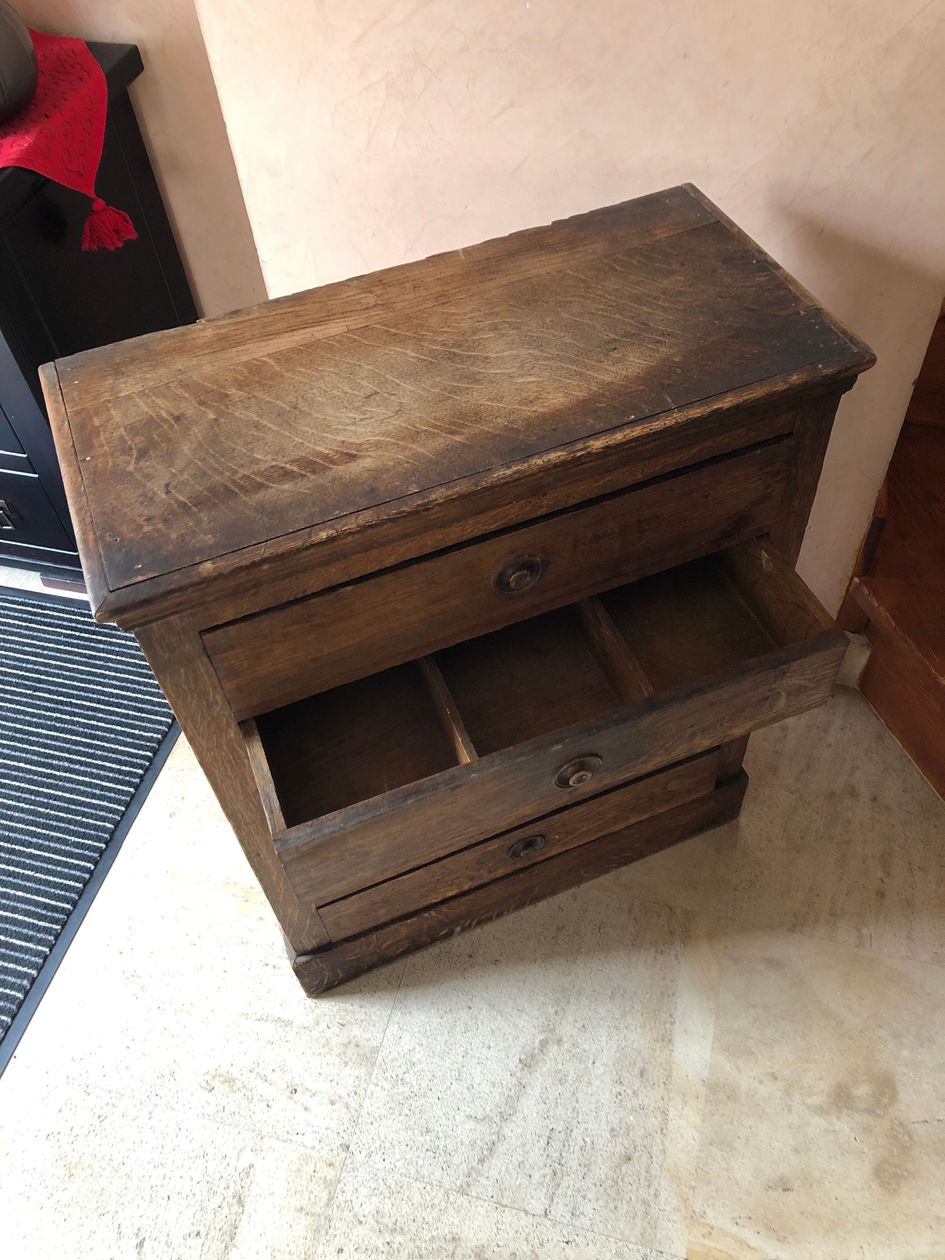 Vertical chest of drawers