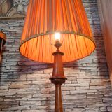 Grande lampe en bois florale sculpté 1960