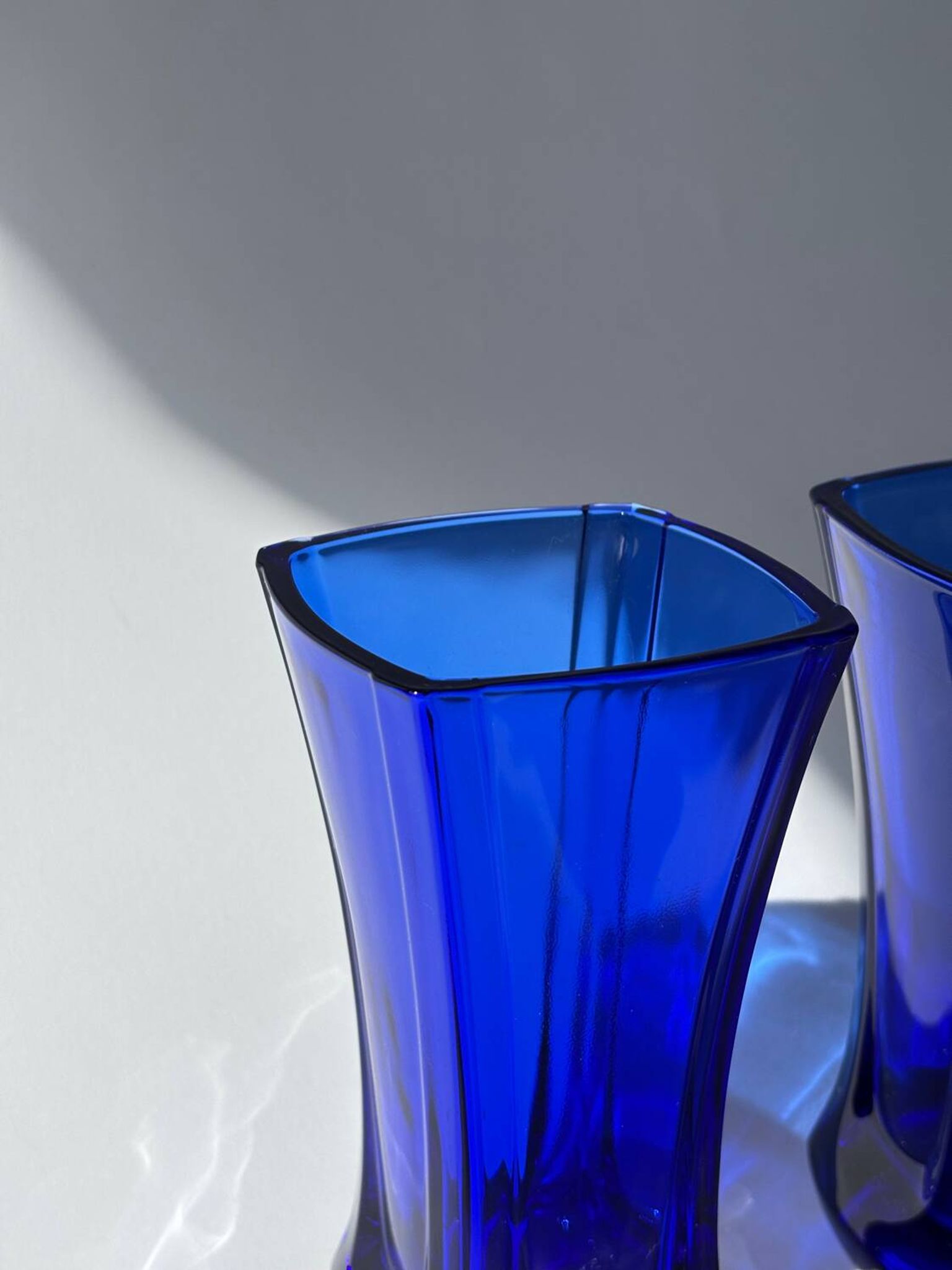 Vases en verre bleu cobalt vintage