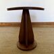 Tabouret en bois avec assise convexe