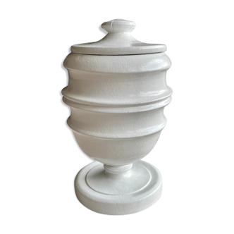 White wooden box, with lid
