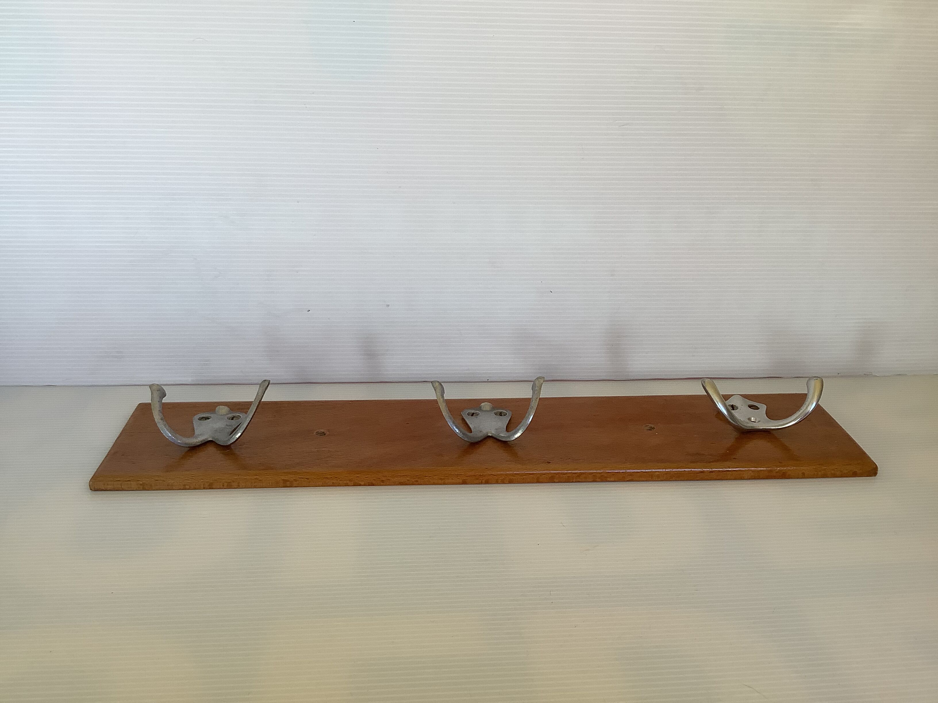 Wooden wall coat rack 3 hooks