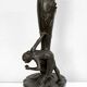 Vase en étain « Jeune femme cueillant un nénuphar », signé P. Jean, Art Nouveau début XXe
