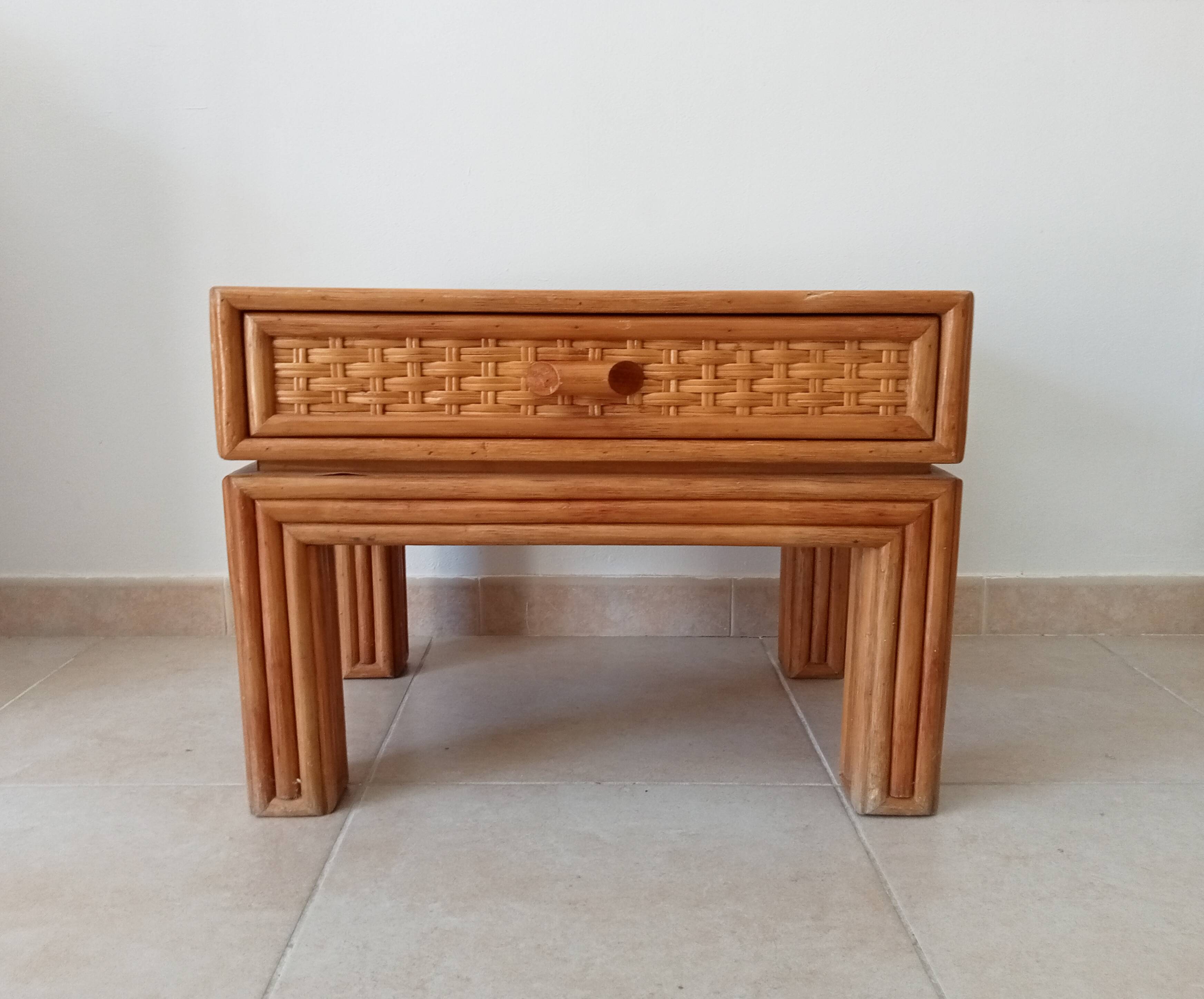 Vintage side table in bamboo and rattan from the 1970s.