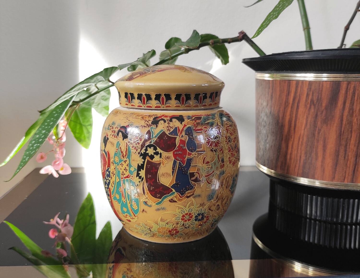 Ancien pot à gingembre style Satsuma • Décor Geishas & Dorures