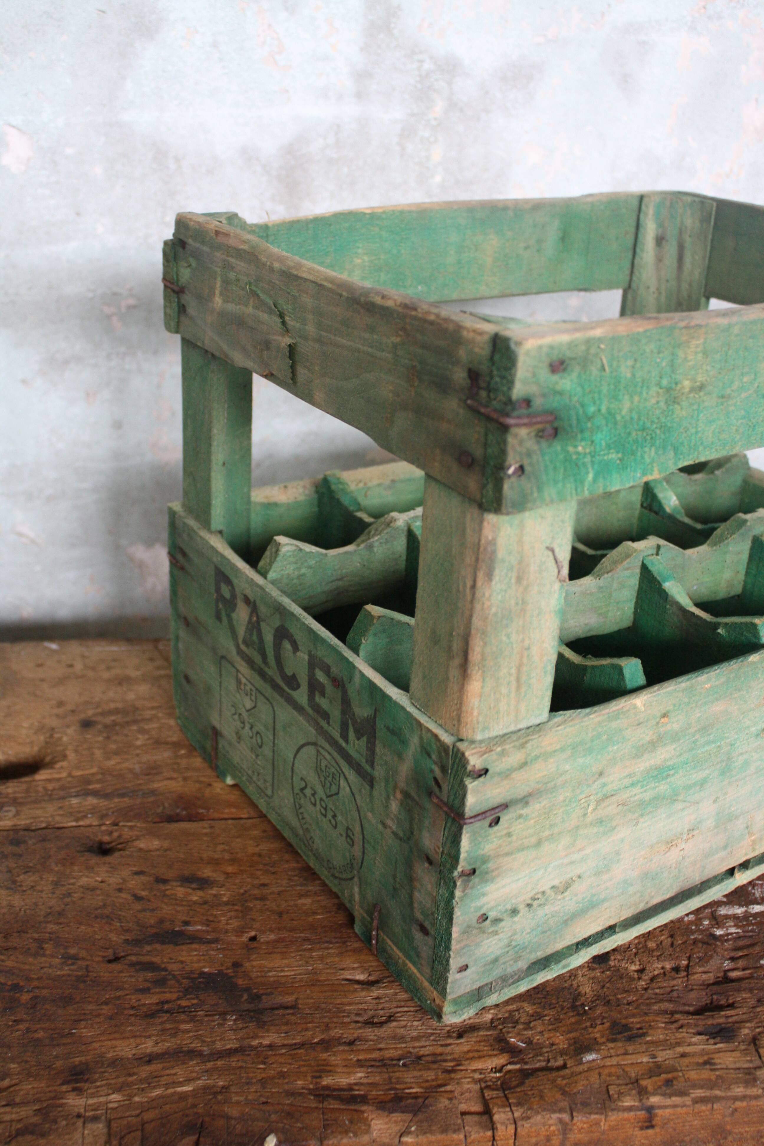 Green wooden bottle case
