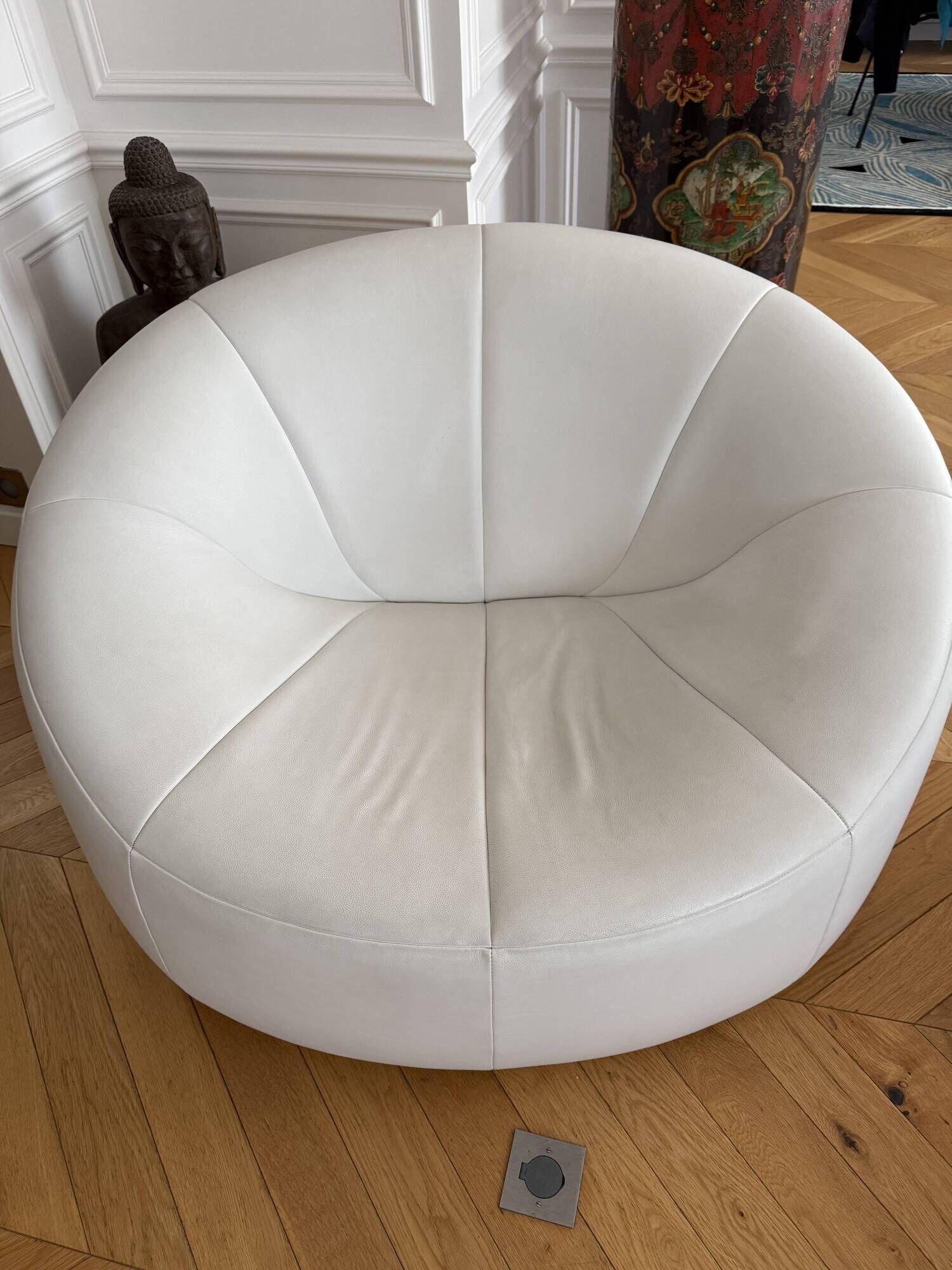 Very beautiful white leather armchair model Pumpkin by Pierre Paulin.
