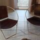 Paire de fauteuils en cuir marron foncé