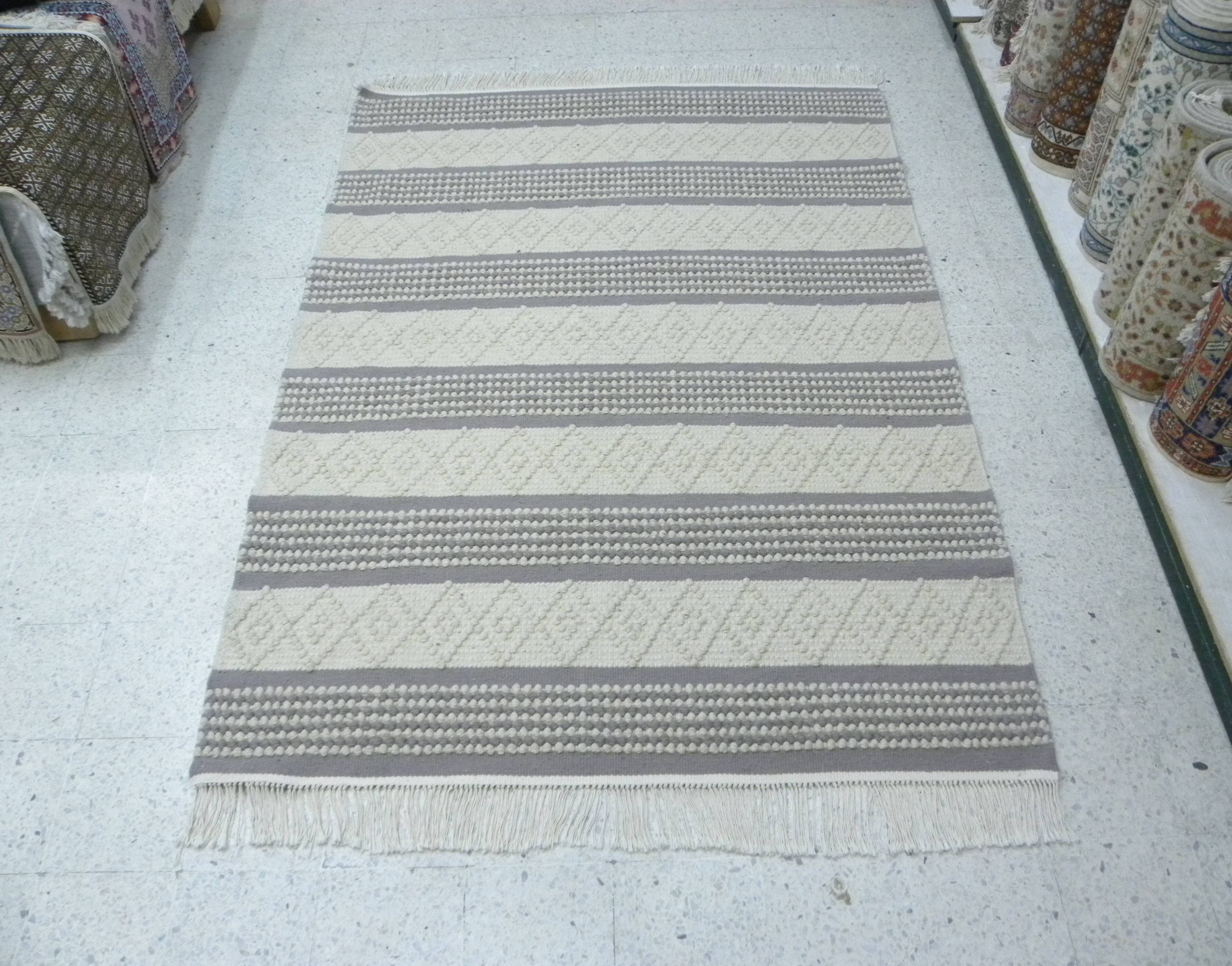 Handmade artisanal rug in Wool – Modern and natural design in Beige Ecru