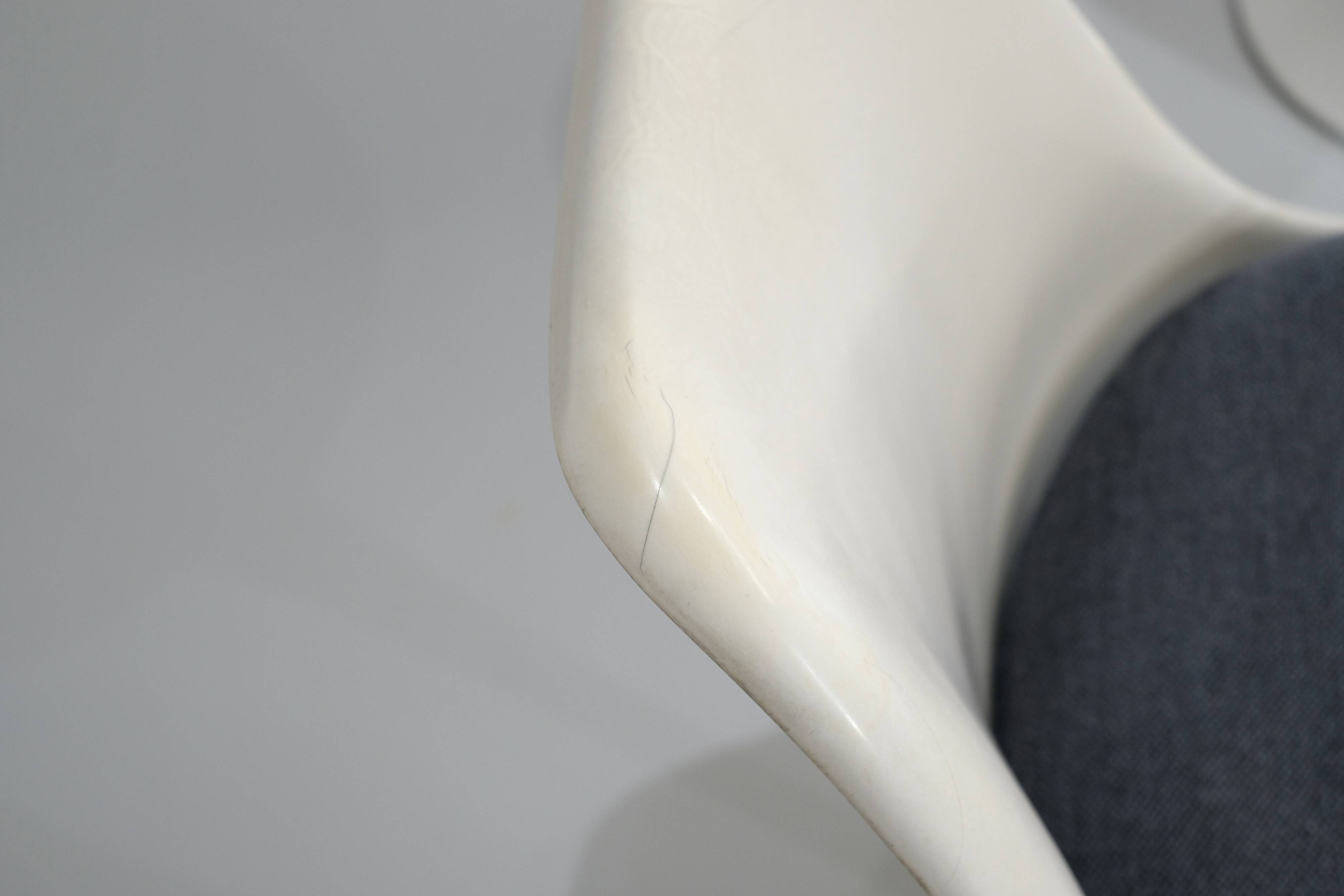 Set of "Tulip" chairs designed by Eero Saarinen for Knoll International.