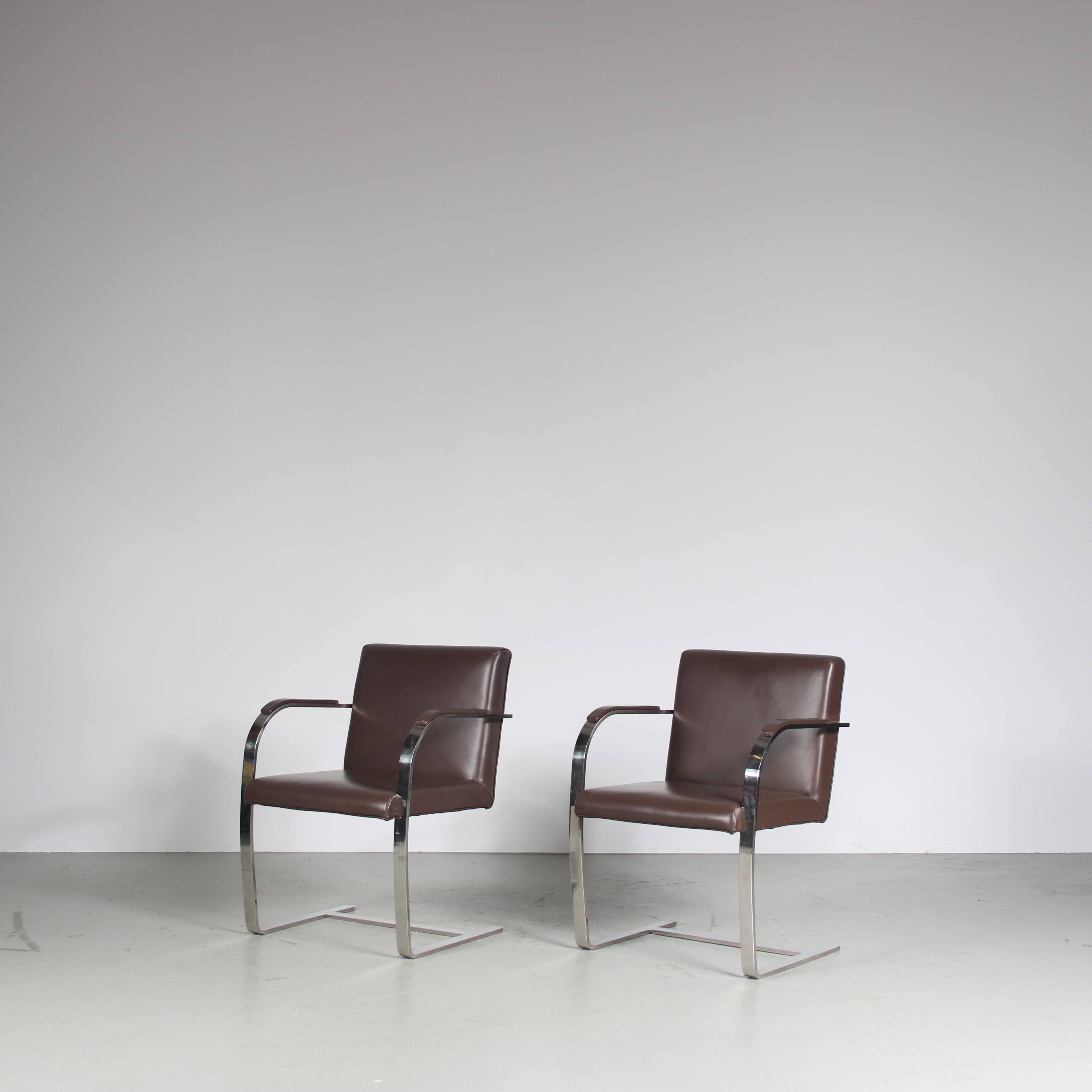 Paire de chaises « BRNO » des années 1970, Italie