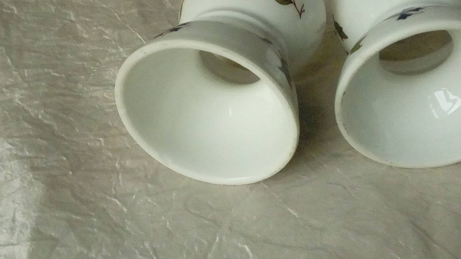 Diabolo porcelain egg cup with barbell decoration