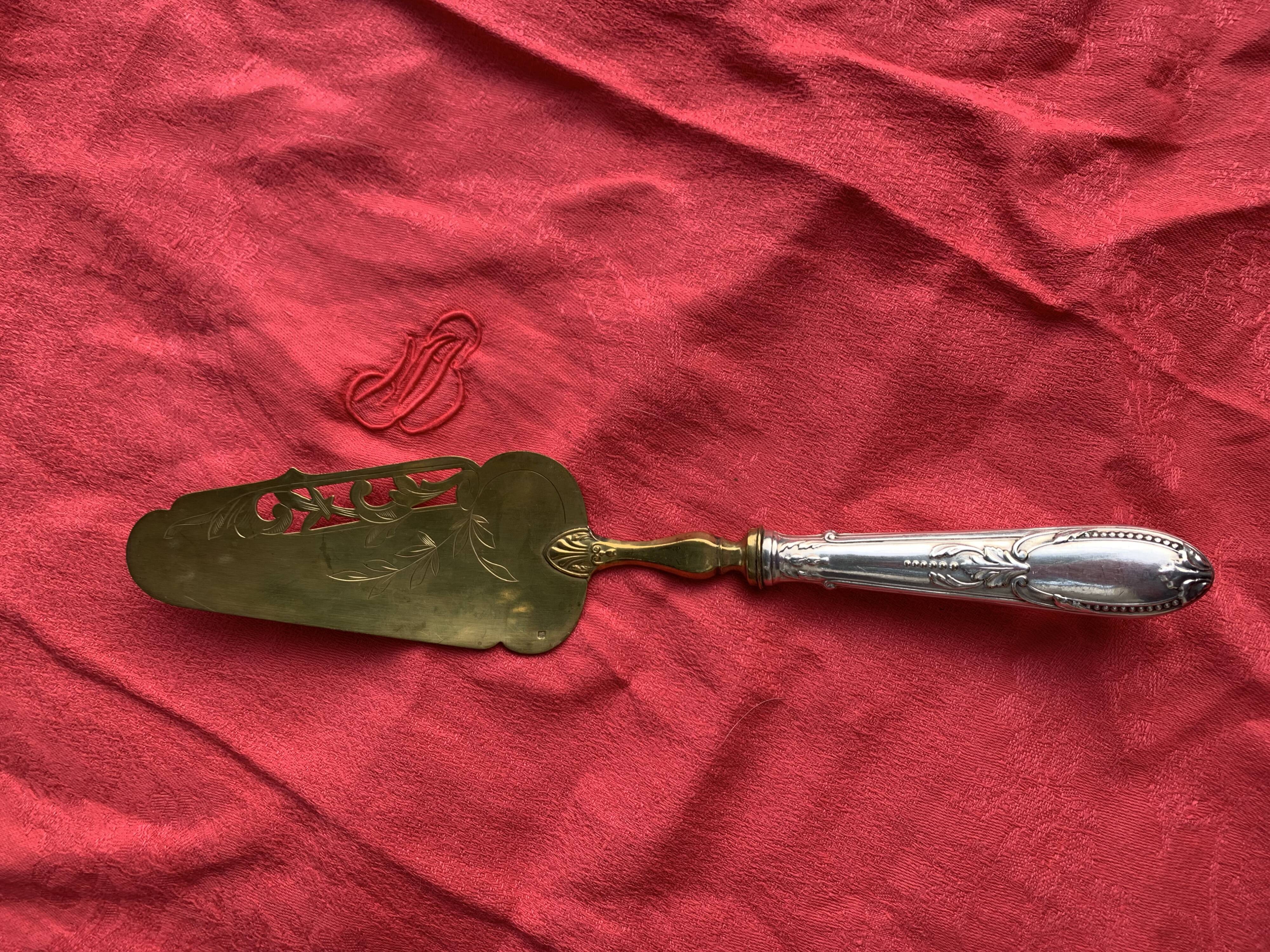 Pie server in vermeil and silver filled, hallmarked, chiseled floral motif, old
