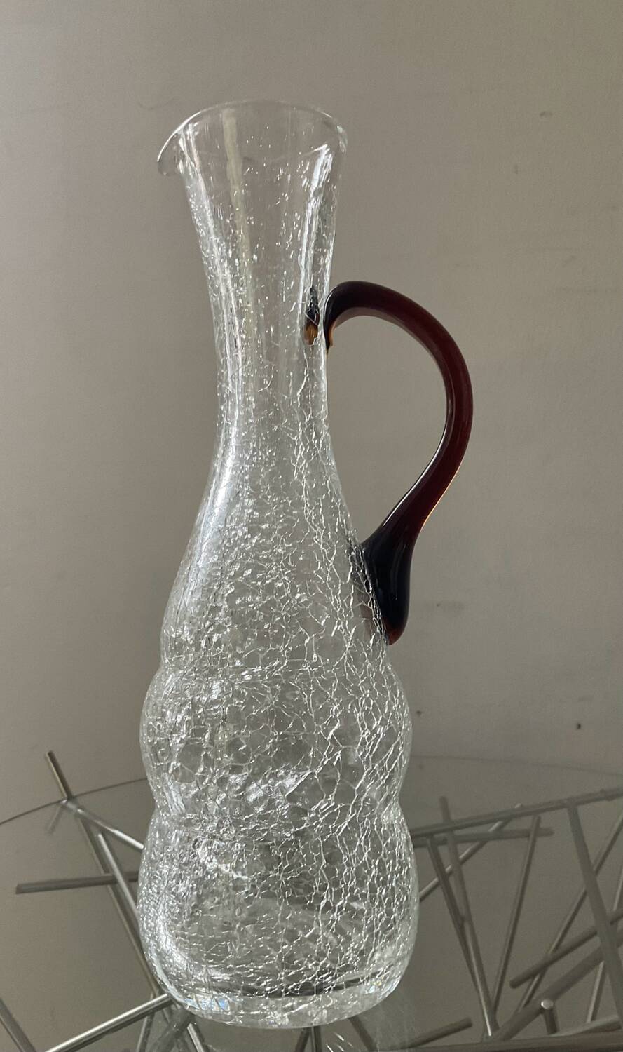 Pichet vintage en verre craquelé et ambré