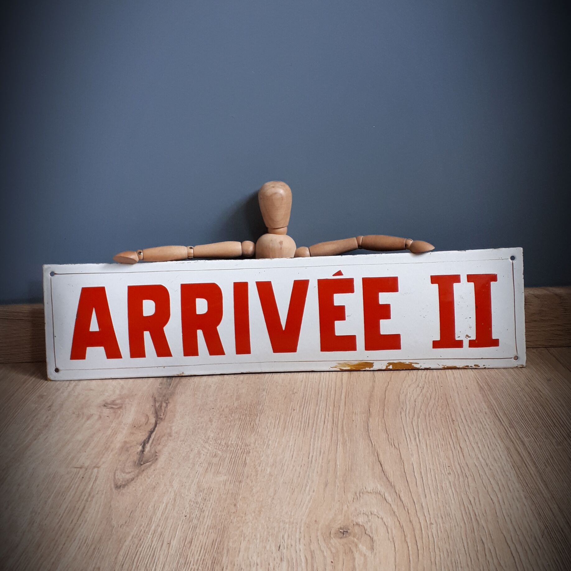 Curved enamelled plate finish II