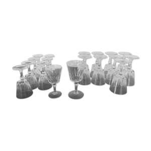 Lot de 18 verres en cristal