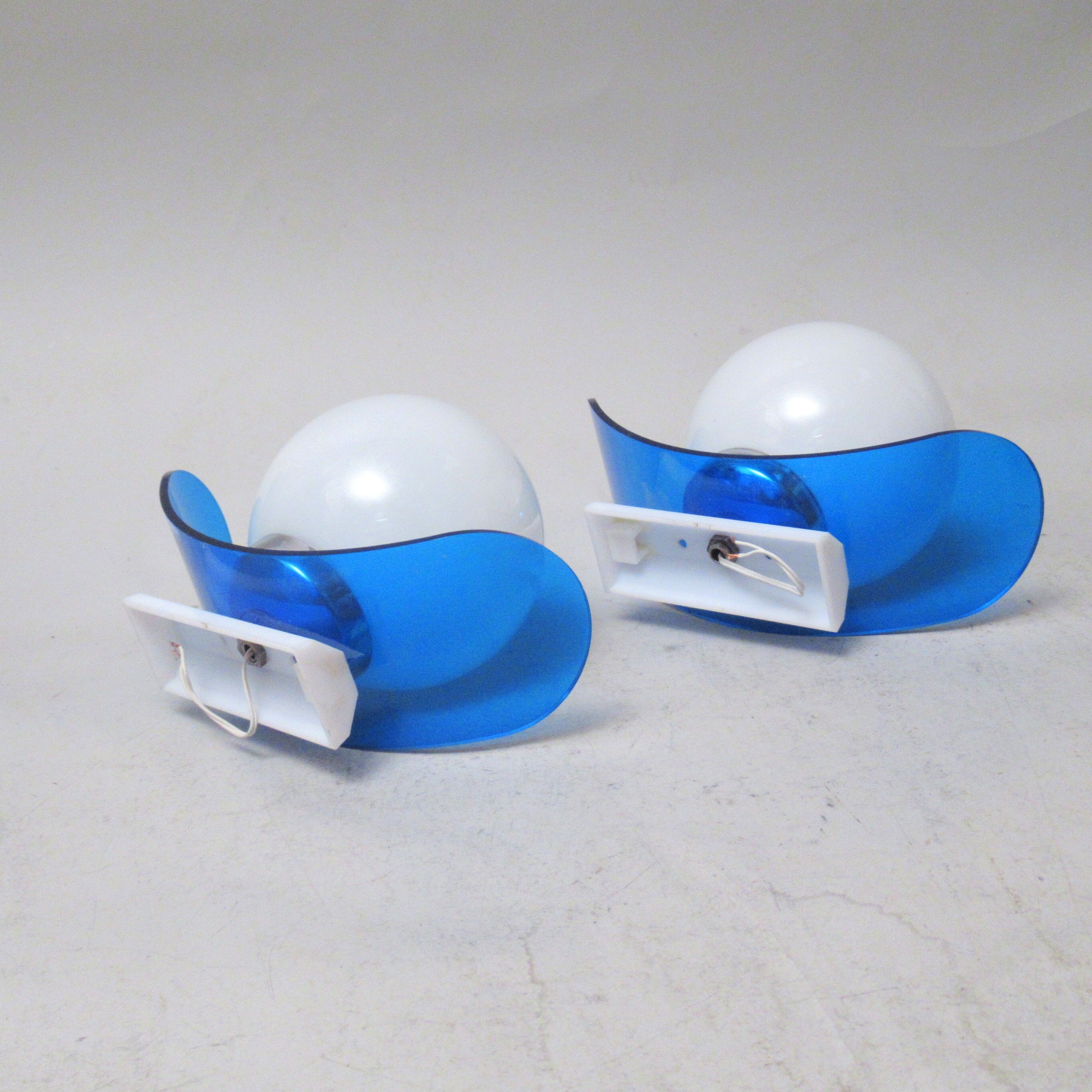 Paire d'appliques bleues années 70