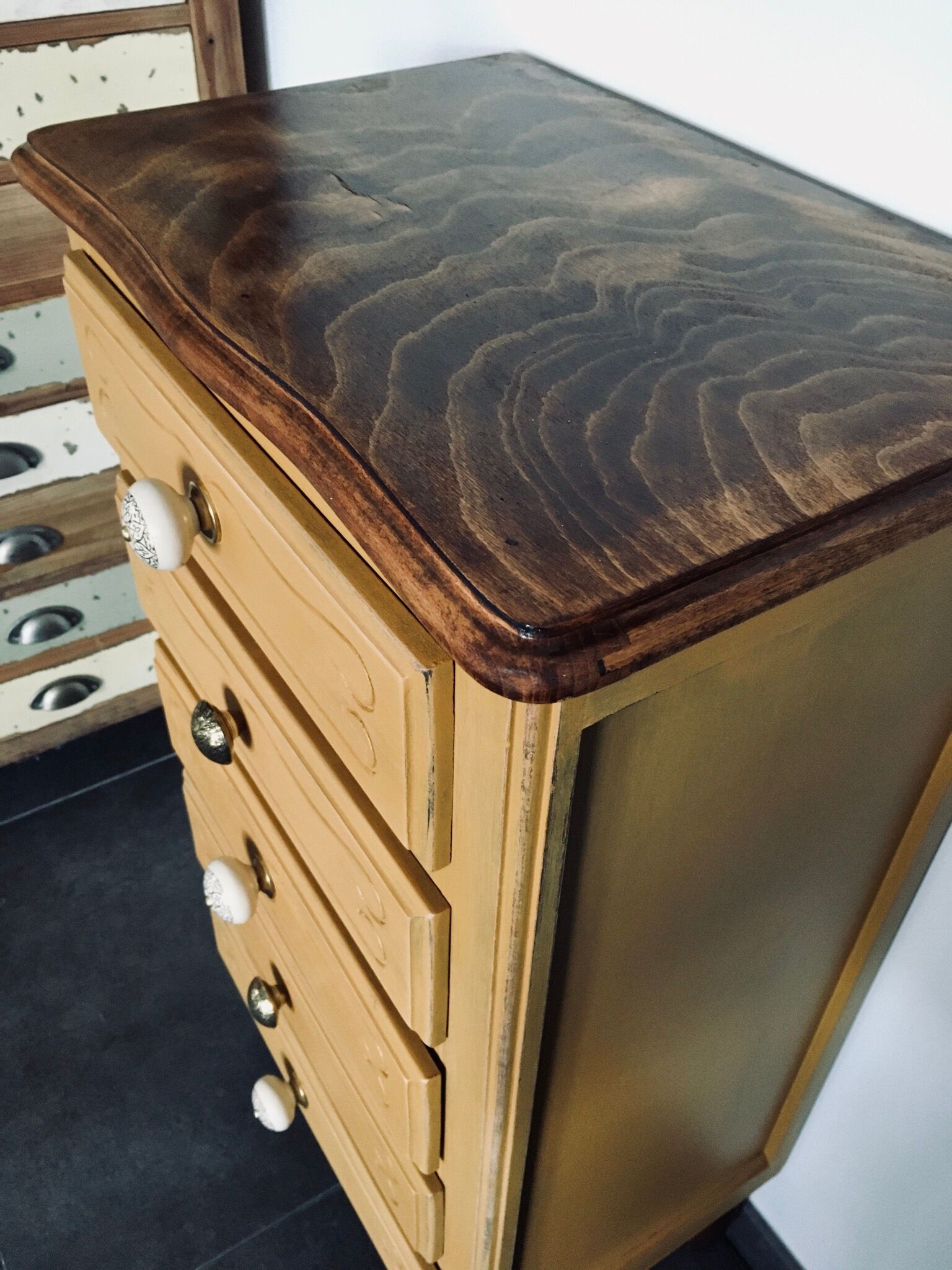 Dresser 5 ochre yellow drawers