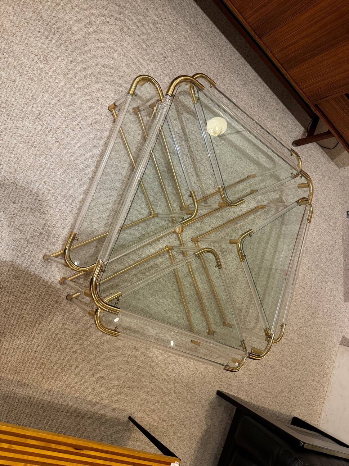 Coffee table and its 4 associated nesting tables in plexiglass and gold metal