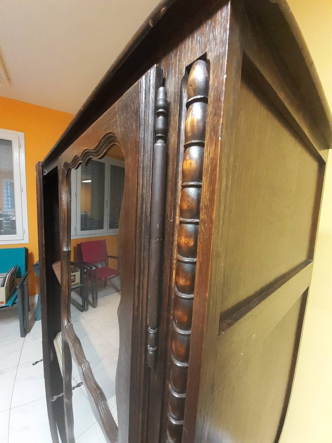 Glass cabinet/display cabinet/bookshelf