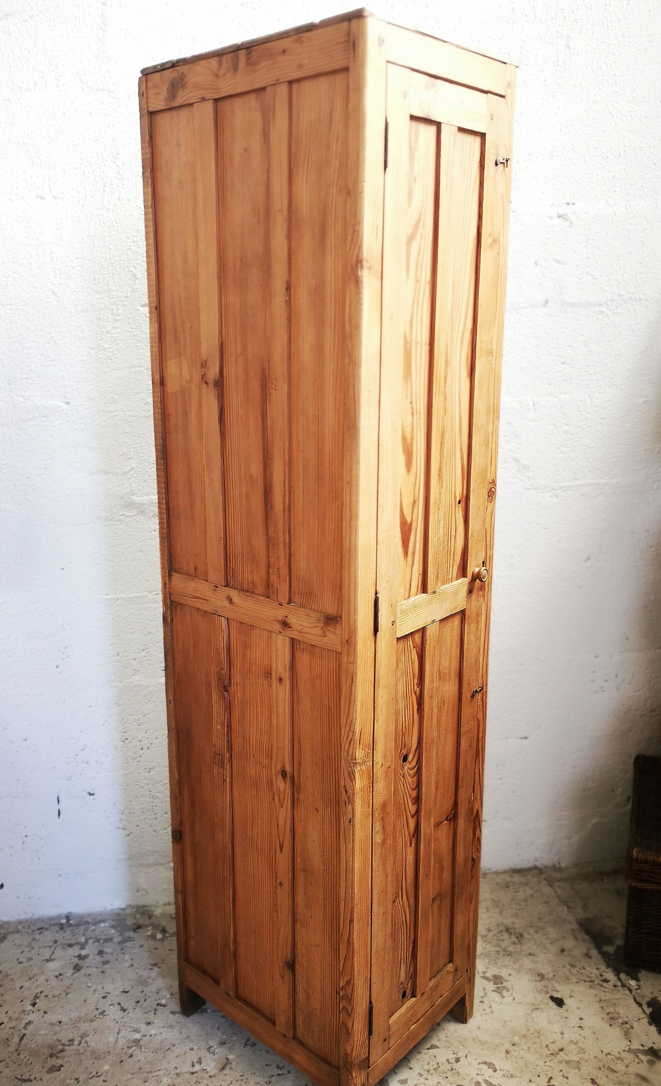 Parisian wardrobe in pine