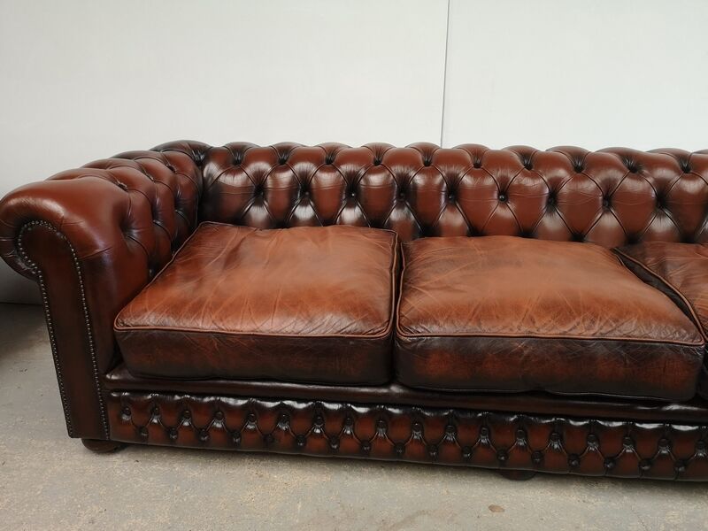 Brown leather chesterfield sofa 3 places