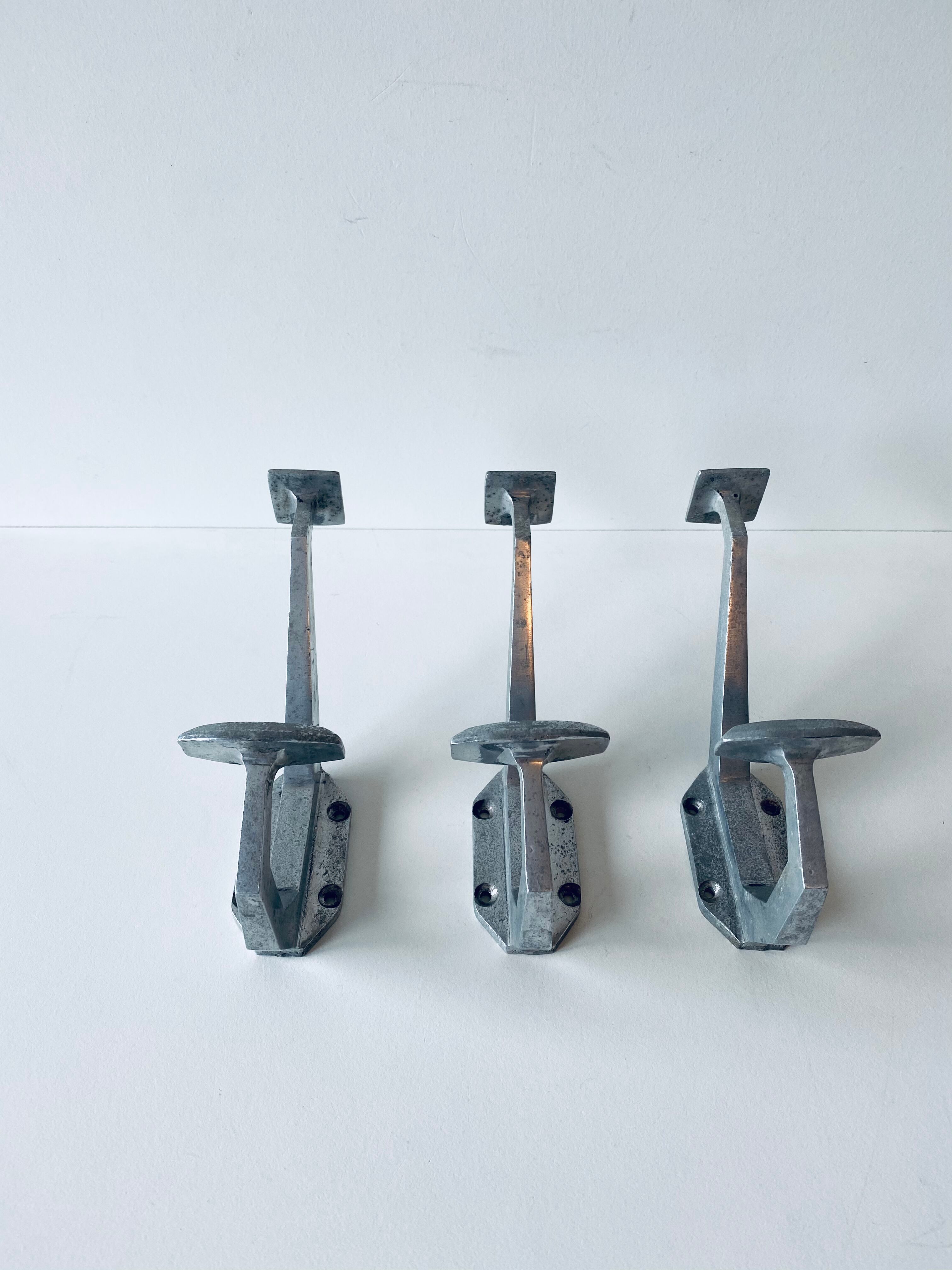 Lot de 3 patères anciennes en aluminium
