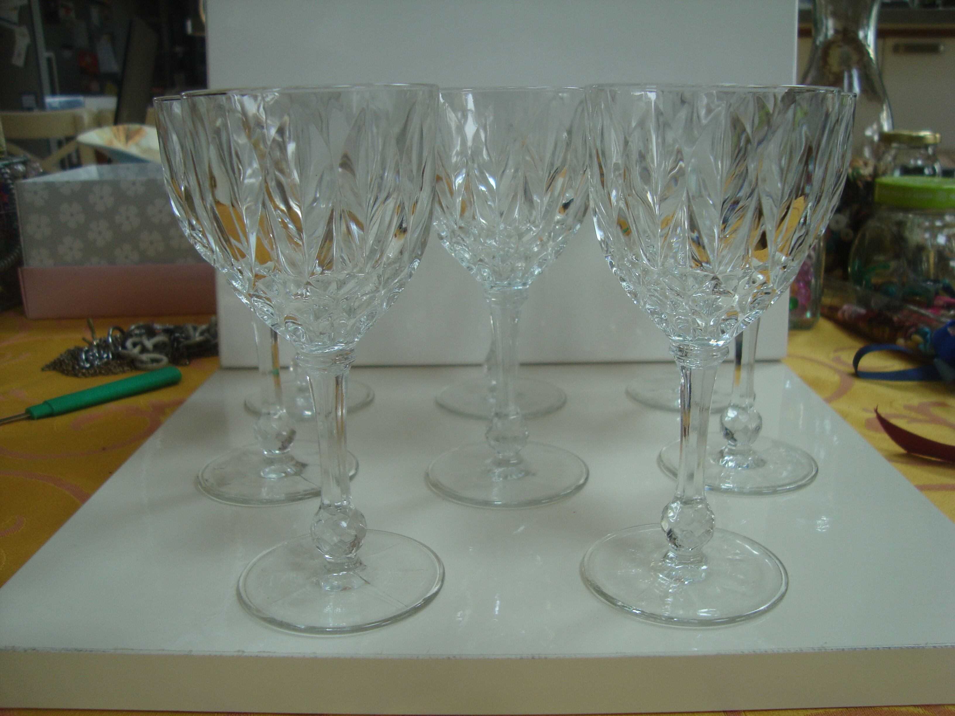 8 verres à vin