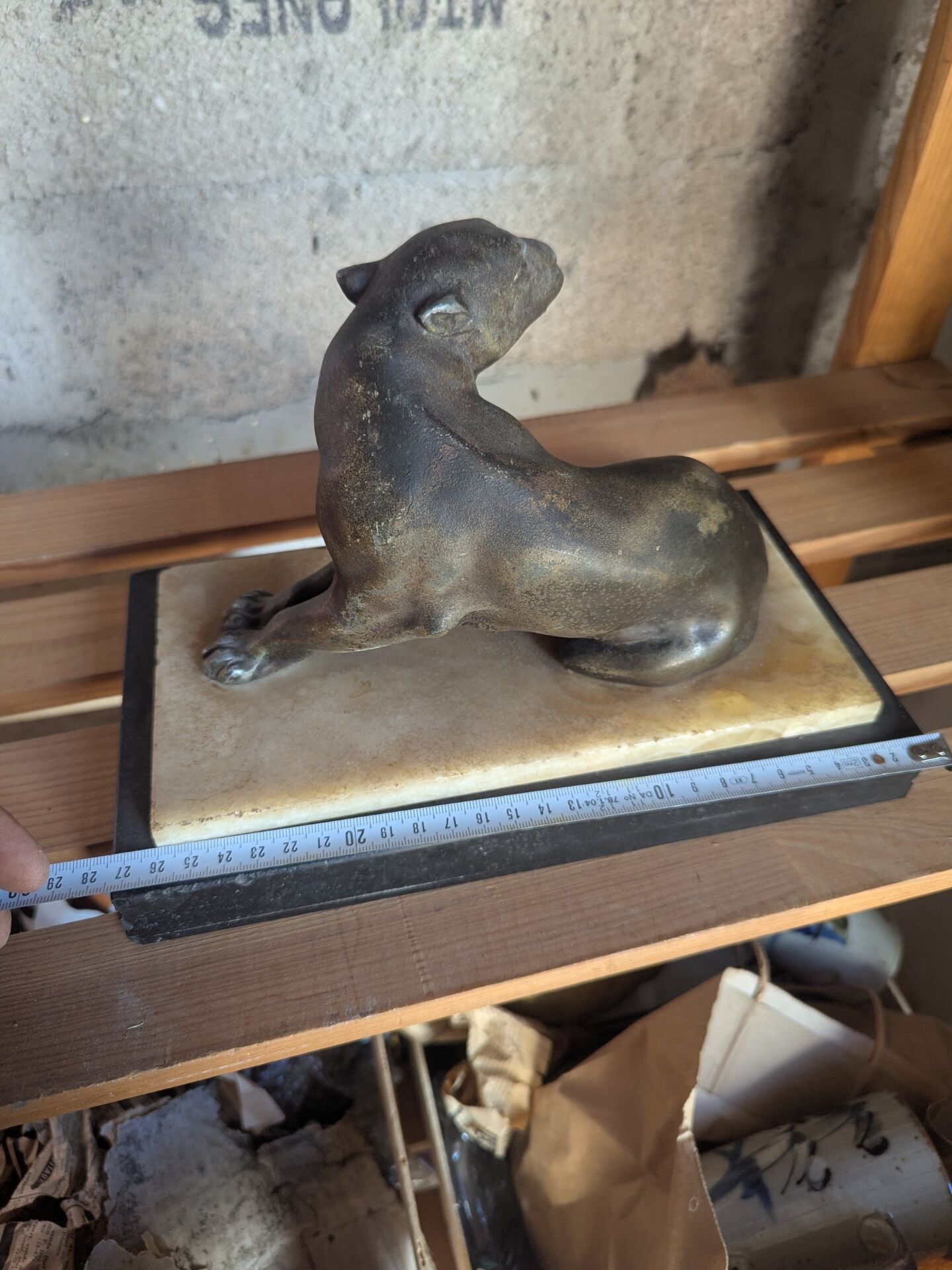 Art Deco Panther in patinated cast iron on a base of onyx and black marble
