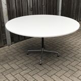 Round dining table by Charles & Ray Eames for Vitra 1980
