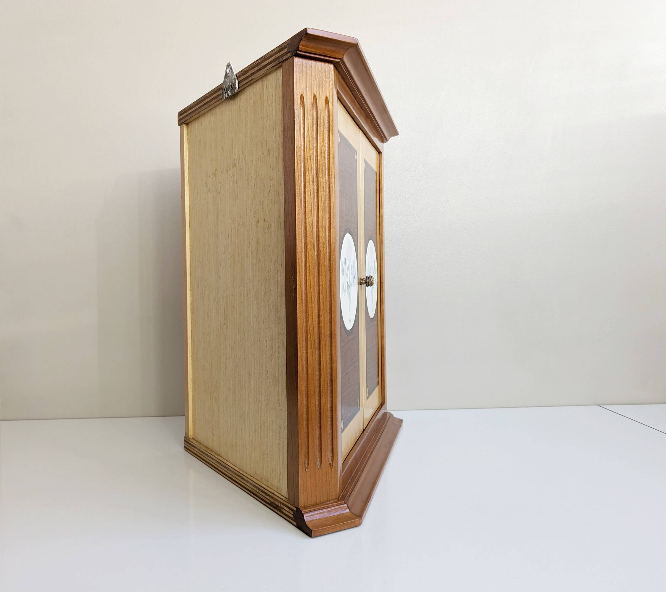 Wall cabinet with inlays, corner cabinet