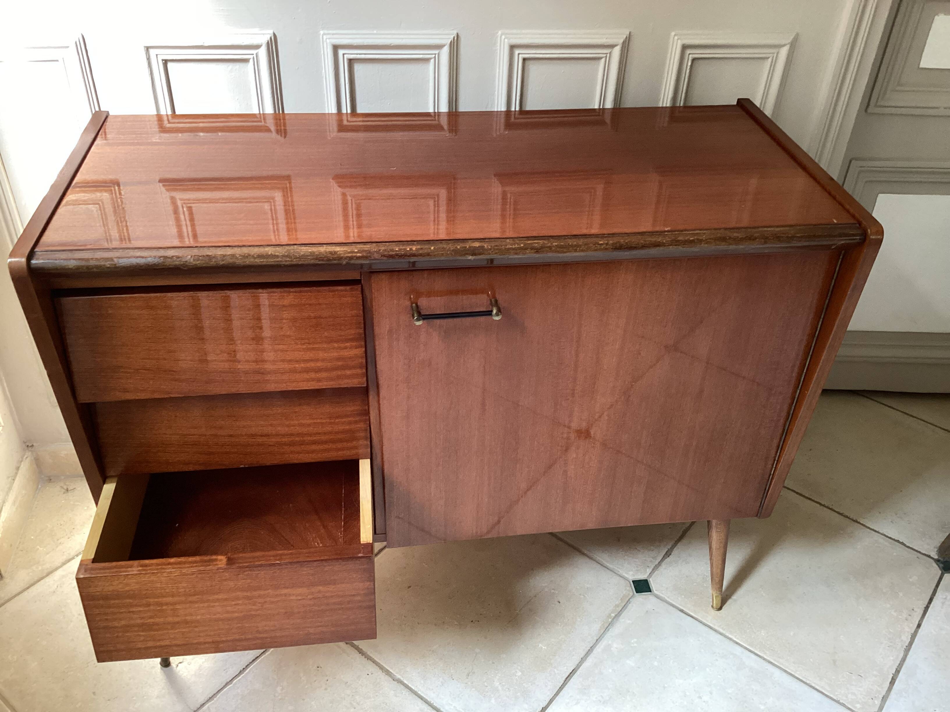 Vintage 1969 piece of furniture, sideboard, small side cabinet.