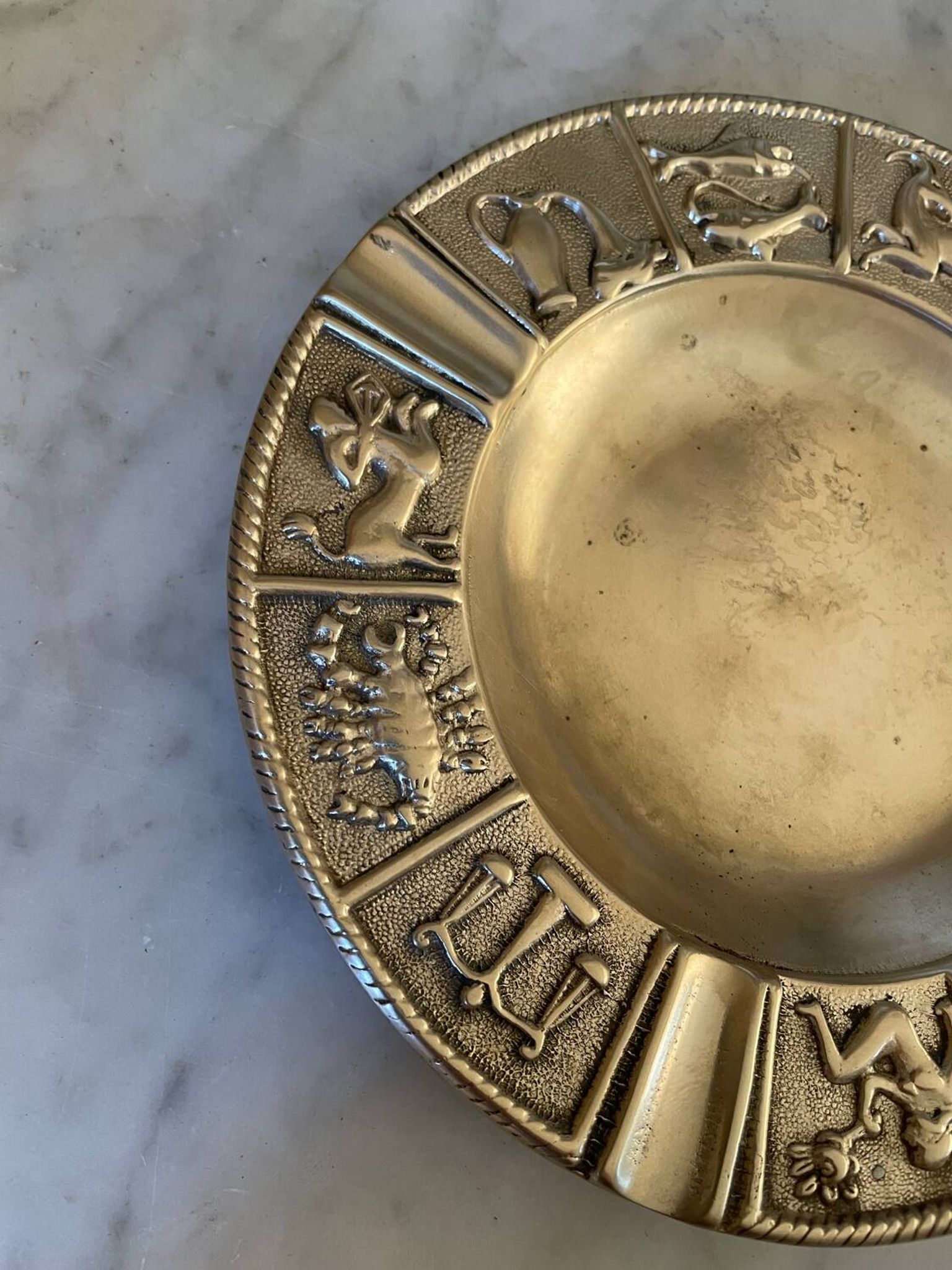 Cendrier horoscope en bronze doré vintage
