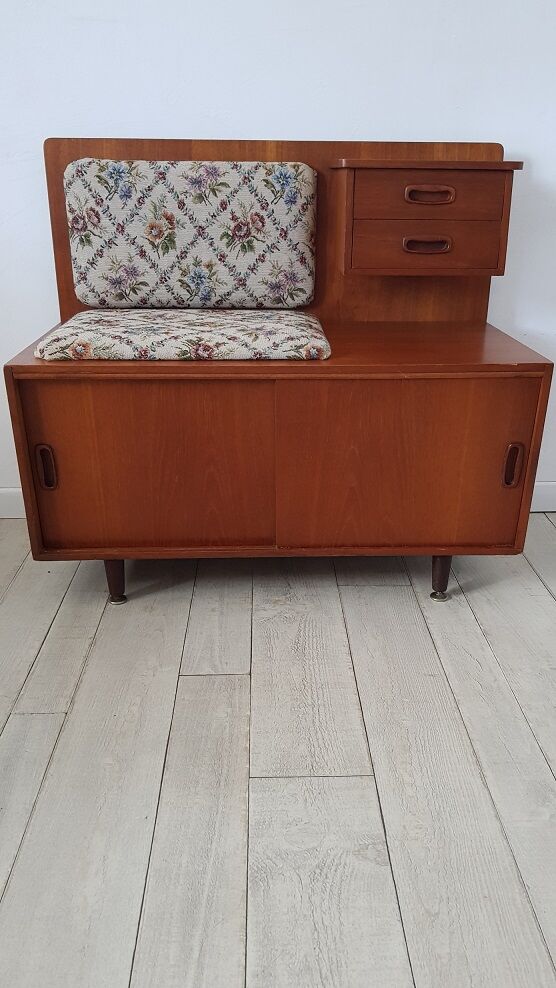 Chippy Heath phone bench
