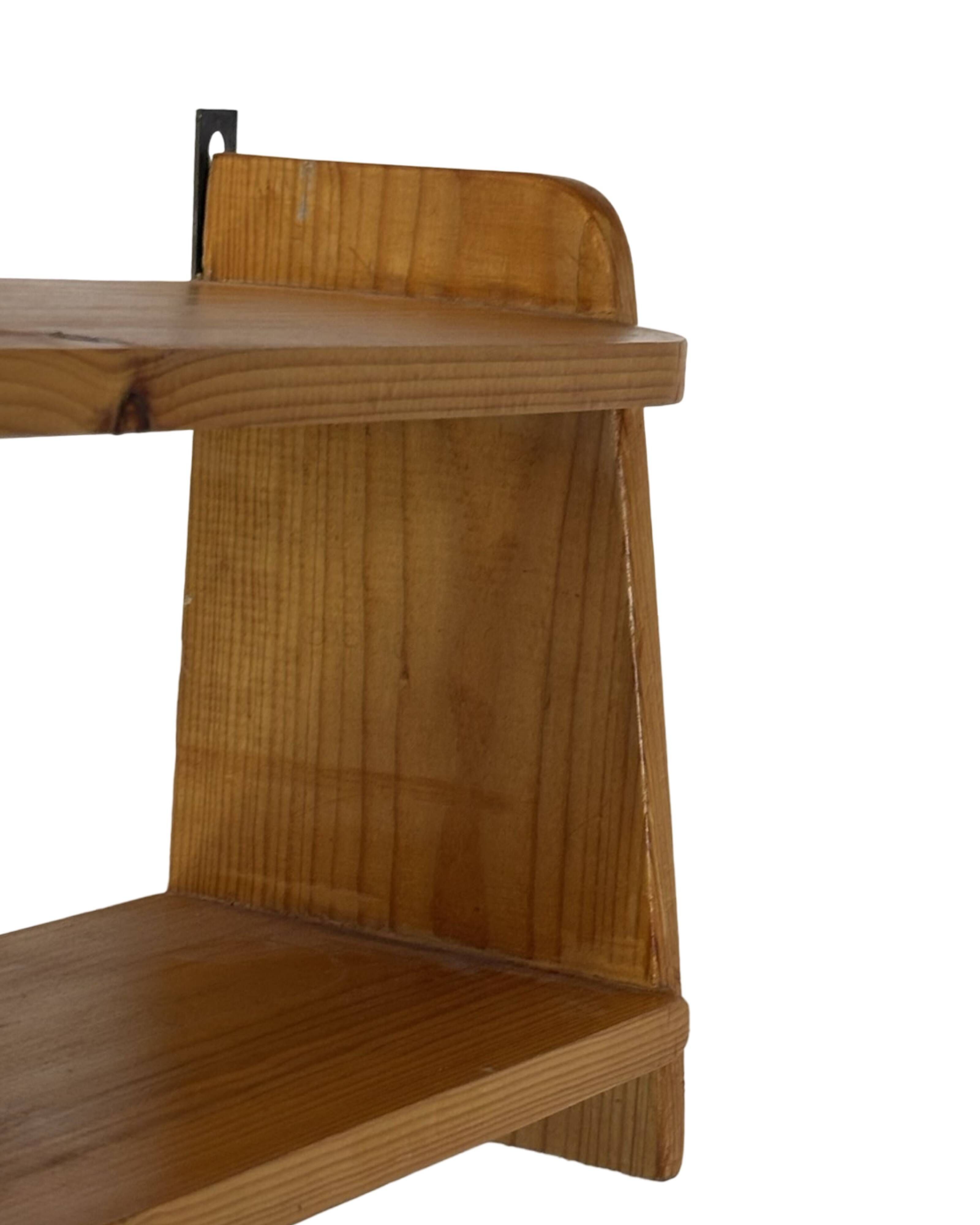 Vintage wooden wall shelve rack in pinewood minimalist design