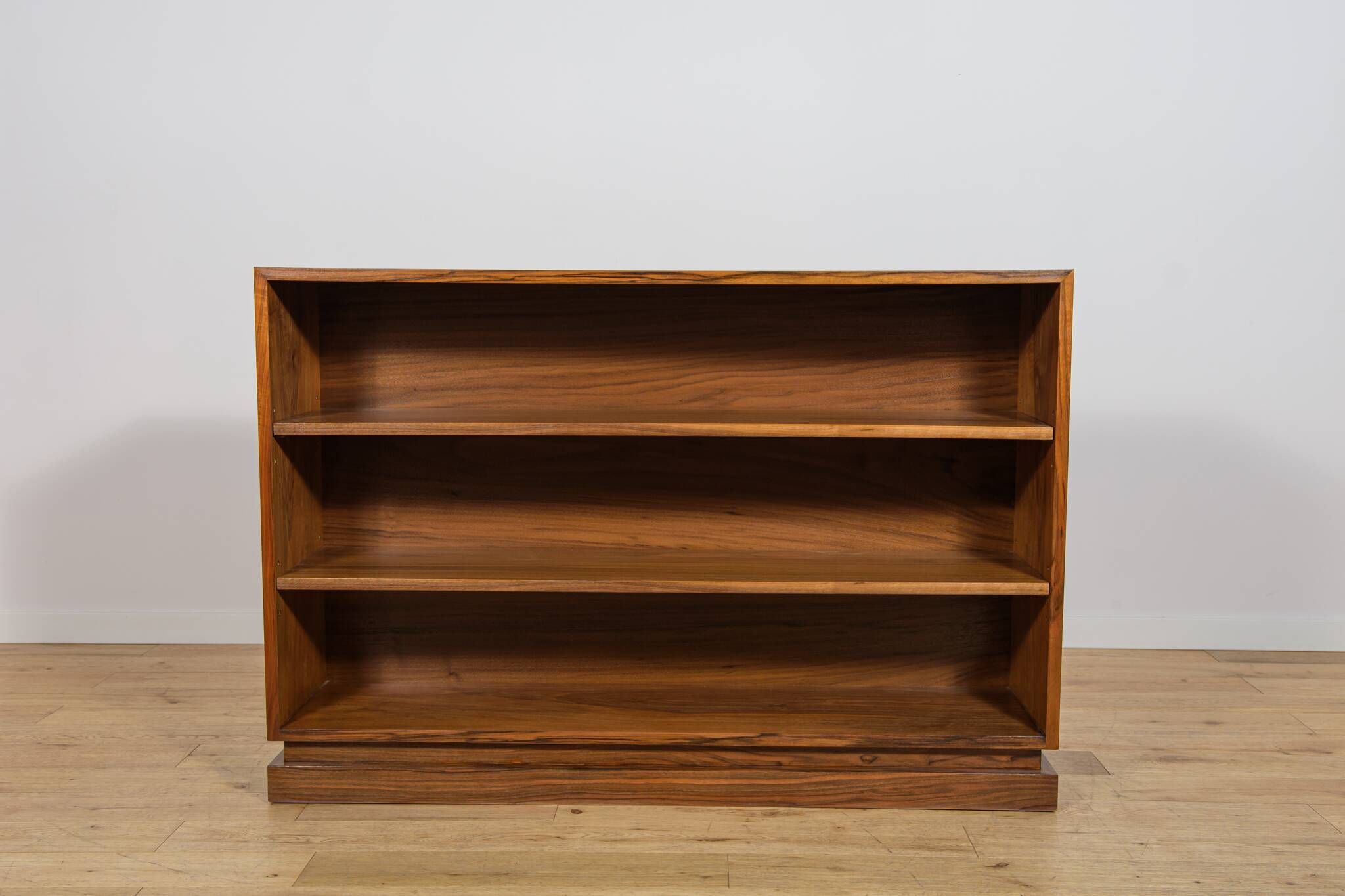 Bibliothèque en noyer Art Déco, Danemark, années 1930