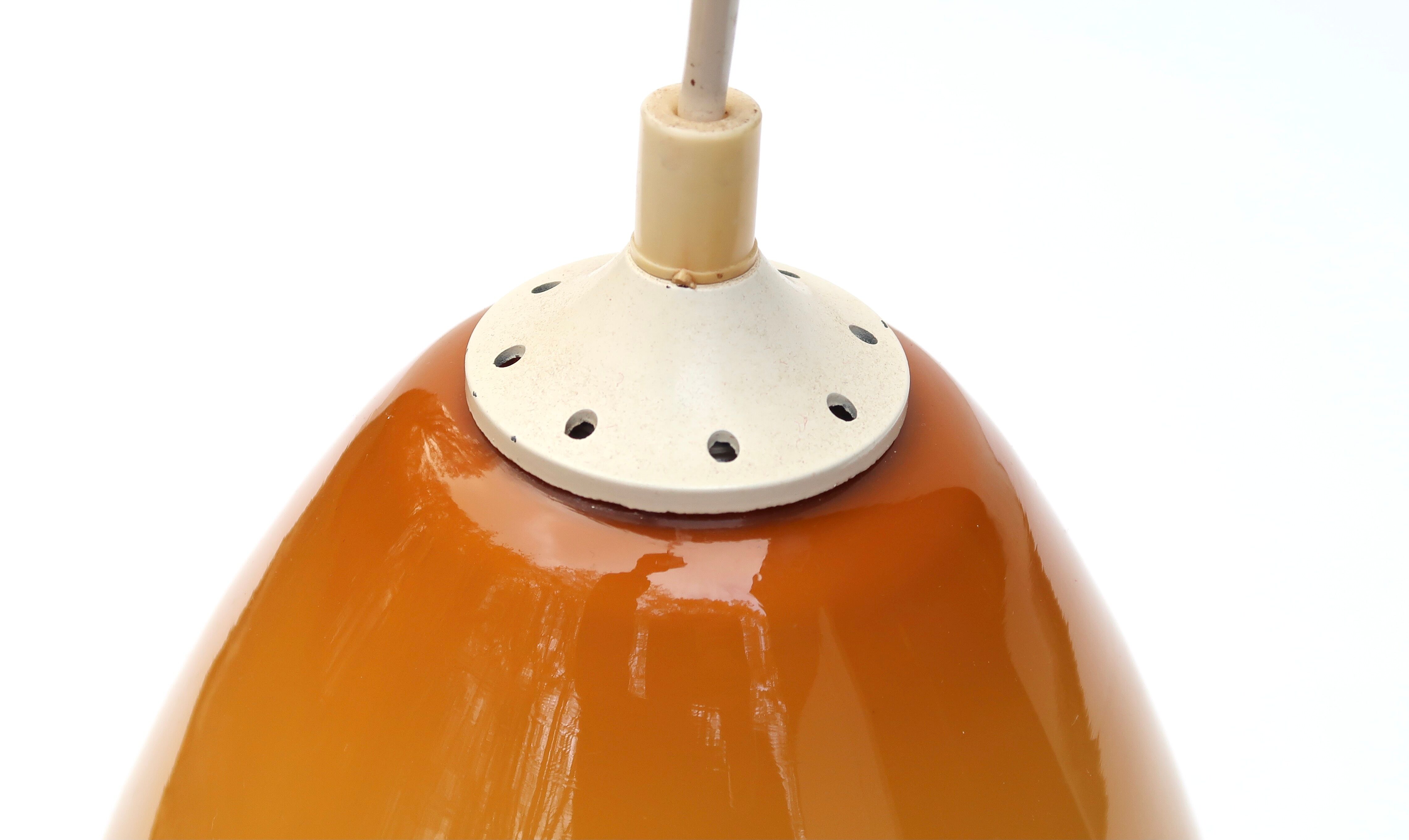 Suspension opaline jaune moutarde, années 70