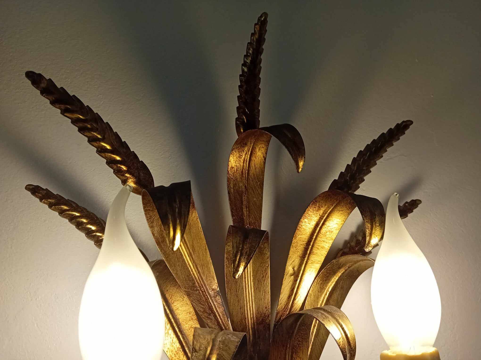 Sheaf of wheat wall lamp in gilded and patinated iron, signed lotti roberto snc.