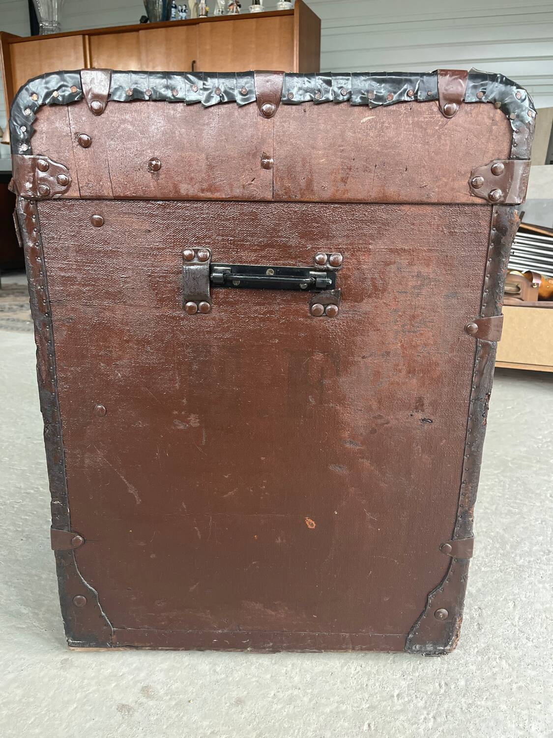 Large vintage “au bon marché Paris” trunk from the 1900s