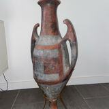 Ancient Kabyle amphora in terracotta.