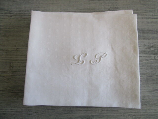 8 embroidered antique damask-monogrammed towels:81x68cm