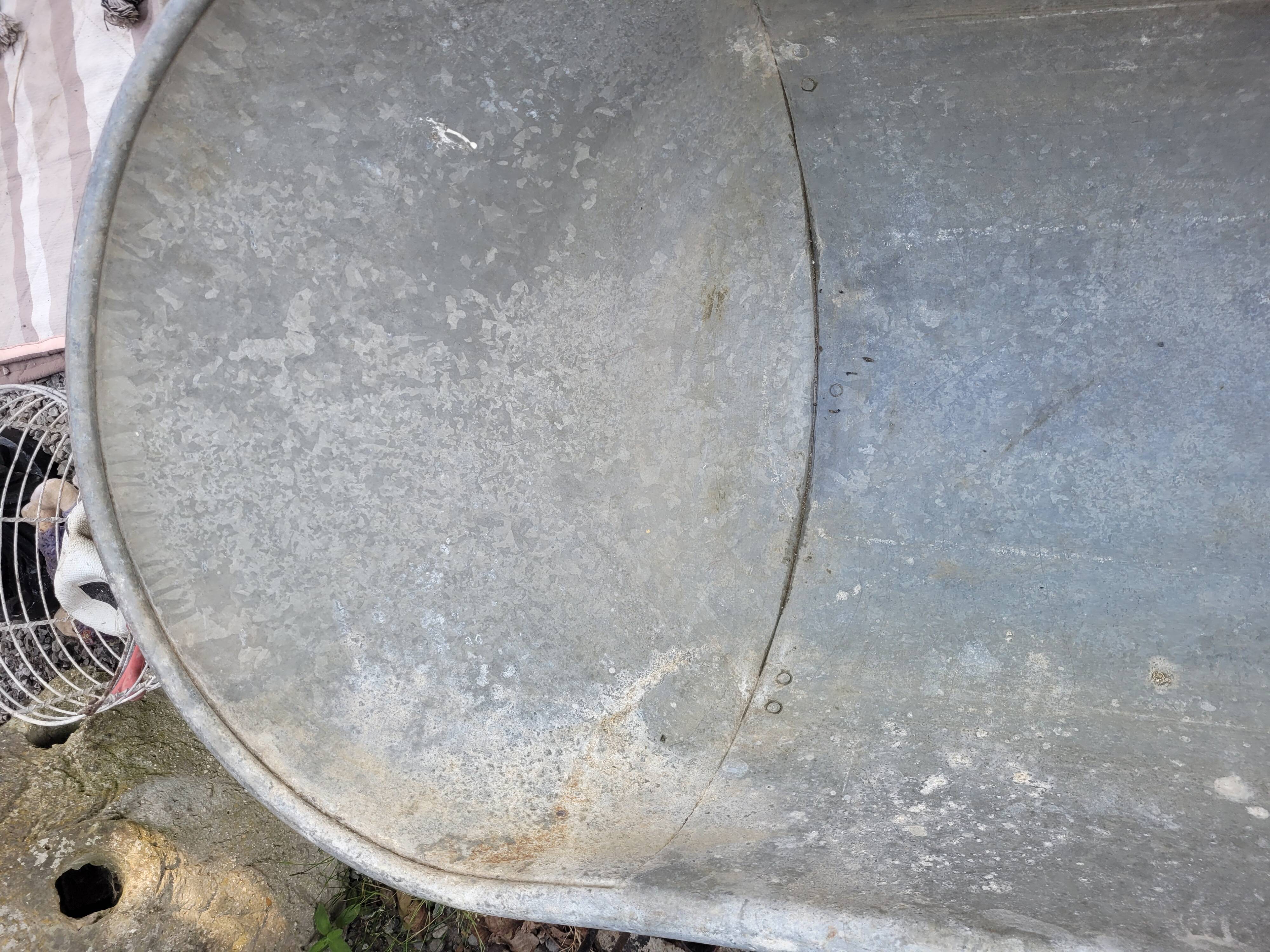 Baignoire en zinc ancienne