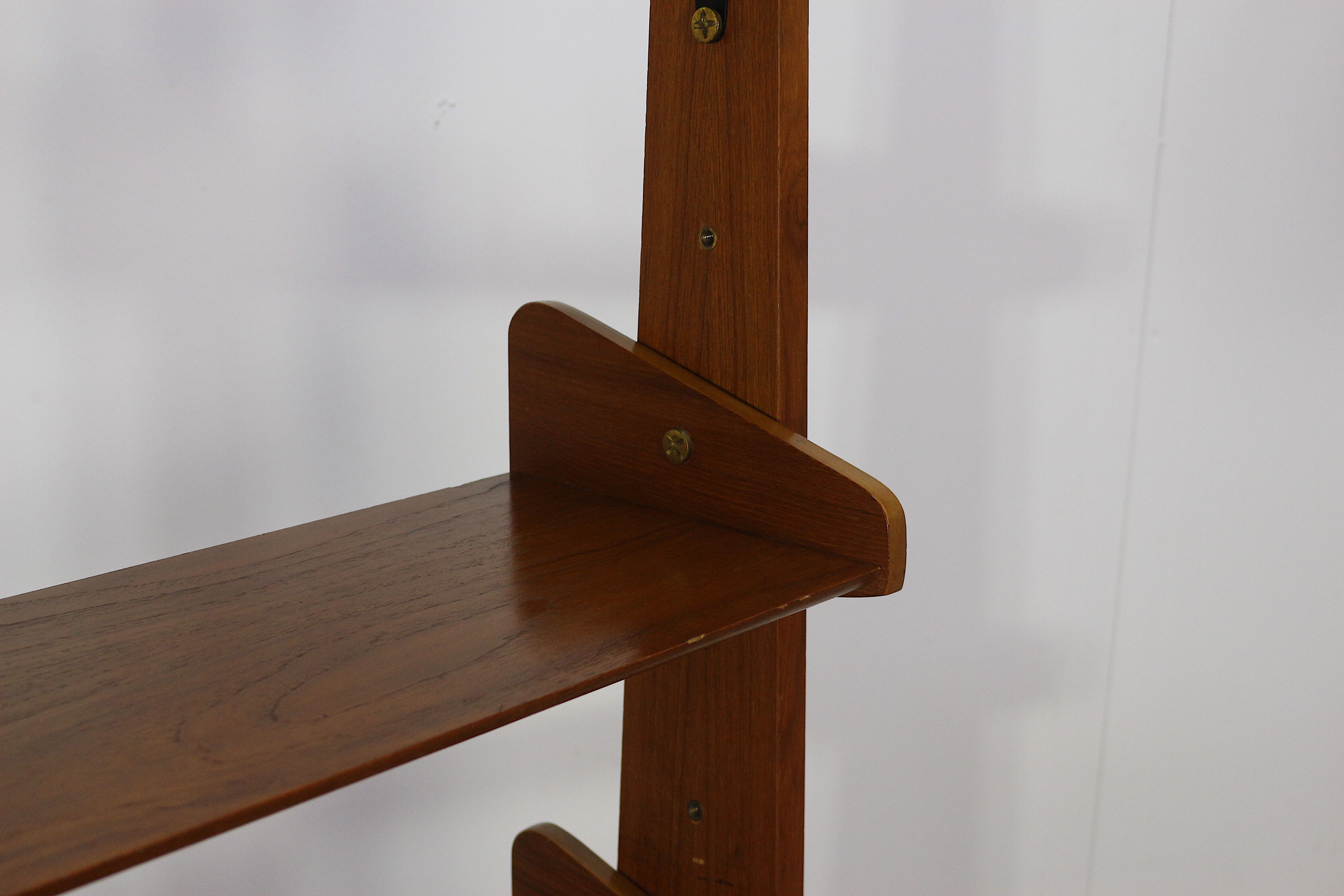 Italian Mid Century standing shelf, 1960's