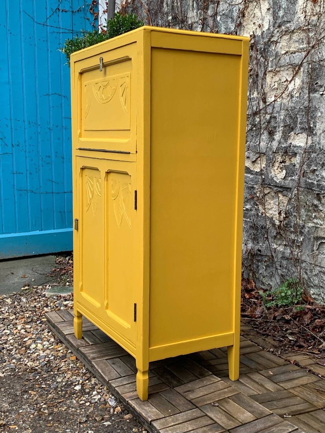 Parisian art deco buffet in yellow ochre