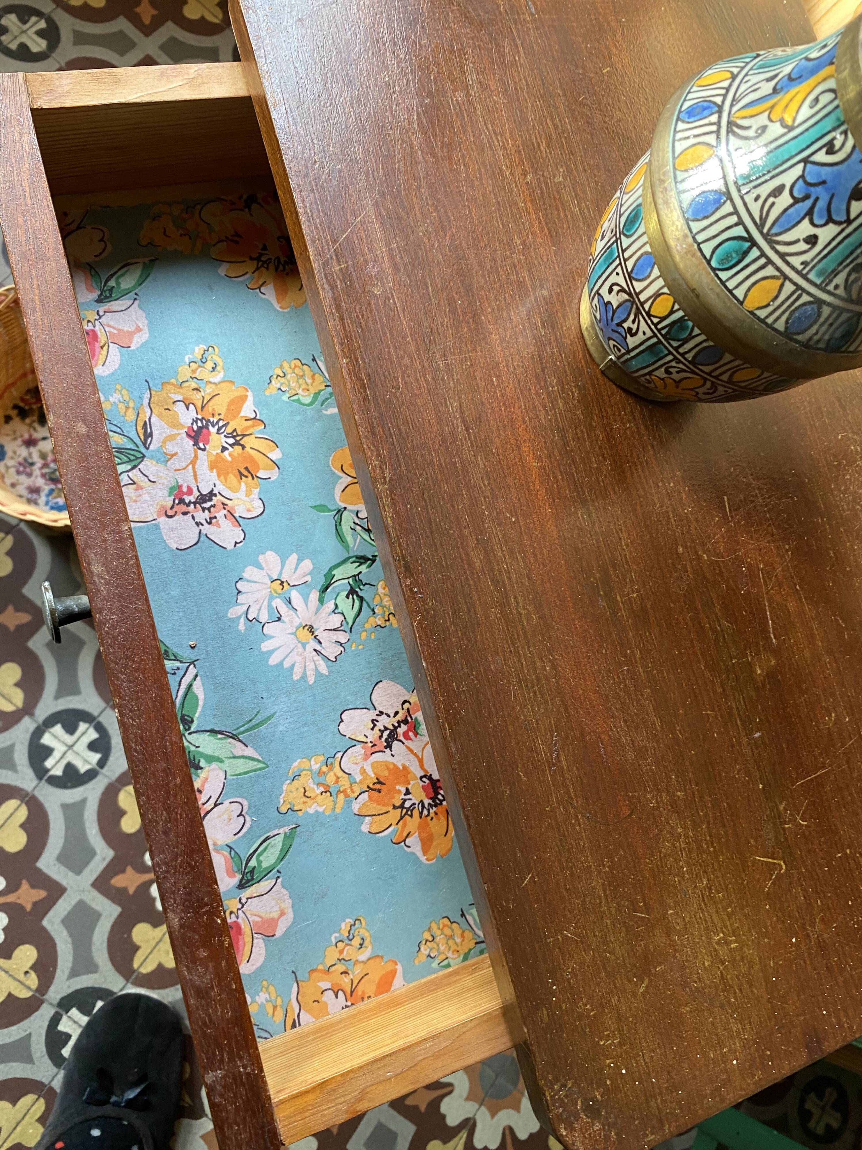 Bedside feet spindles years 50.