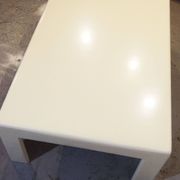 Table basse en bois laqué